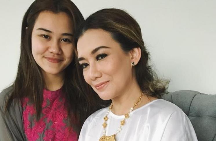 Aaliyah_Massaid_Cuek_Saat_Ibunya_Ditangkap_Pihak_Kepolisian_,_Responnya_Cuma_Gini.jpg