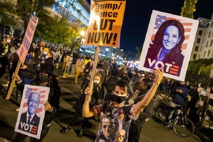 Massa Trump Bawa Senjata Api, Rekapitulasi Pilpres AS Tegang